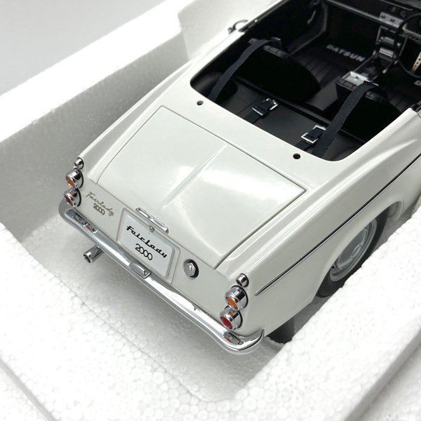 AUTOart 1&frasl;18 オートアート ☆ ランボルギーニ 中古 美品★AUTOart/オートアート 1/18 DATSUN FAIRLADY 2000/ダットサン フェアレディ2000