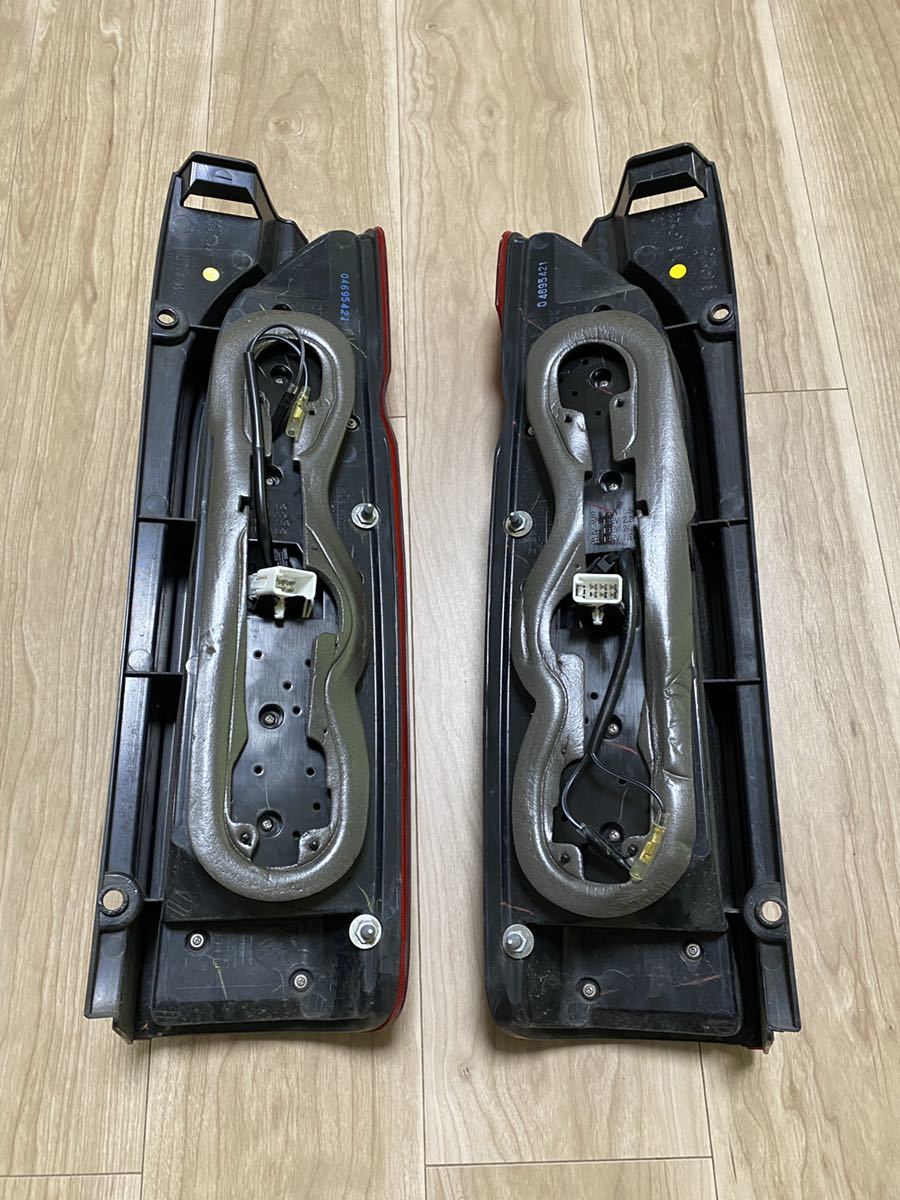 ［ジャンク品］ヴァレンティ×エムテクノ ハイエース 200系 テールランプ ハイエース × VALENTIヴァレンティ ハイエース200系ヴァレンティLED