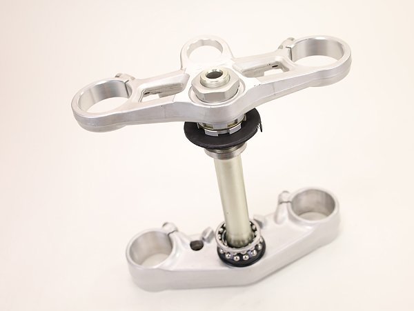 DAYTONA675 前期 純正ステアリングステム！E178TR トライアンフ トップブリッジ