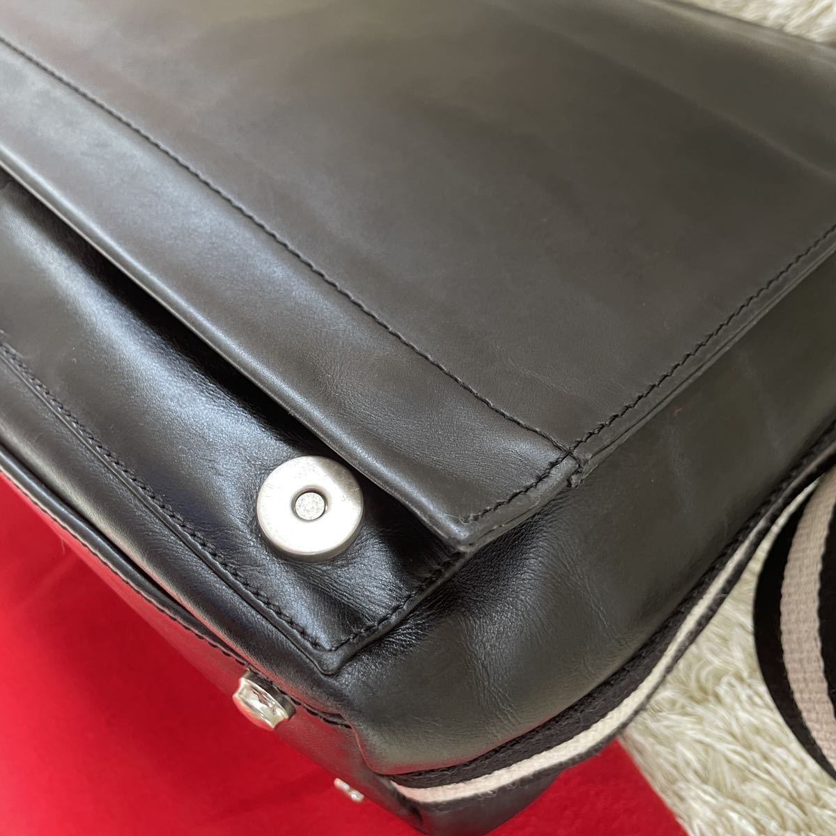美品 BALLY バリー レザーショルダーバッグ メッセンジャーバッグ 