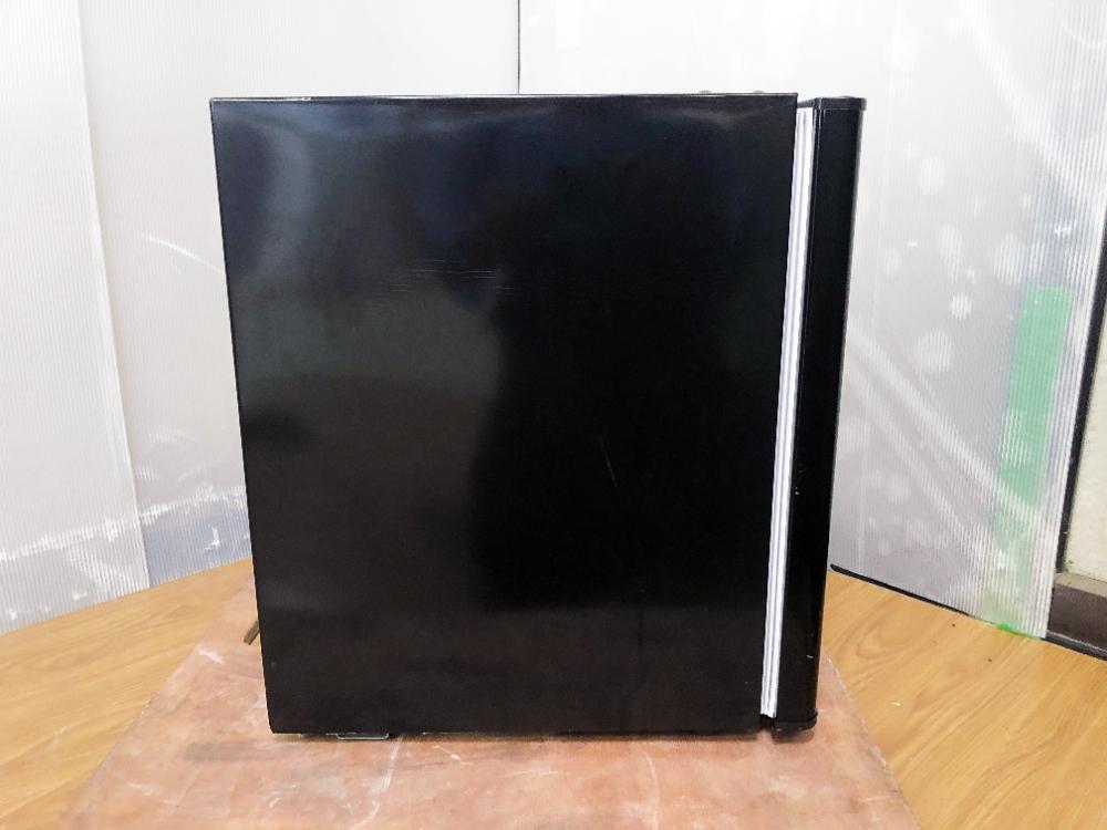 格安，低価 送料無料★2019年製★極上美品 中古★アイリスオーヤマ 42L コンパクトなのに大容量!!静音設計 ノンフロン1ドア冷蔵庫【NRSD-4A-B】ARKR
