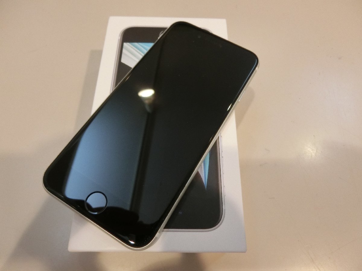 Apple iPhone SE 第2世代 本体 ブラック 41sow5R1eAL._SS200_.jpg