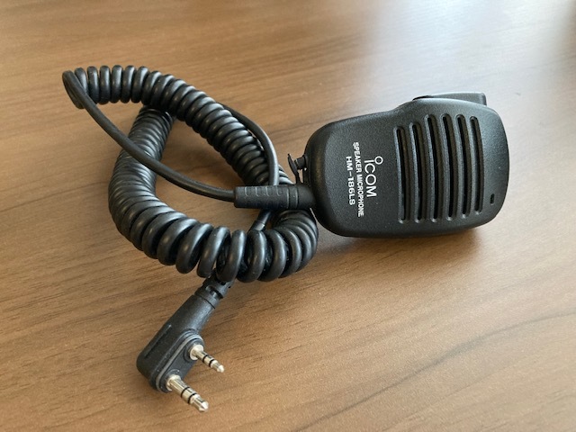 ICOM ID-31（430トランシーバー）+BC-202（充電器）+CD-41（ハンド