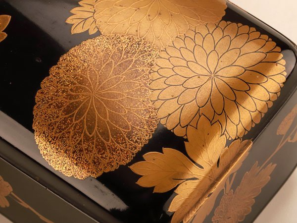 江戸時代 金蒔絵菊花図黒漆塗り木製盆 企業情報-紀文と漆器 中〜後期頃