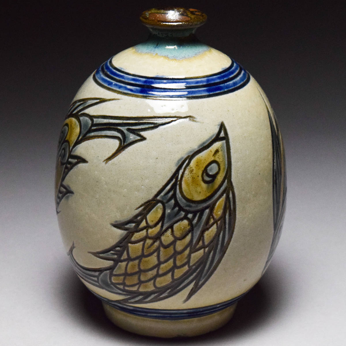 八八八】宮城須美子 壷屋焼 魚文 花瓶 ◇無地桐箱付 茶道具