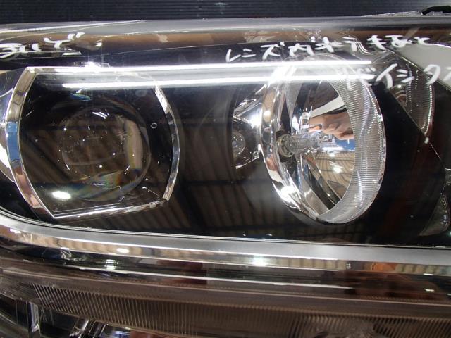 フィット GK4 右ヘッドランプ レンズ ライト NH700M スタンレー W1948