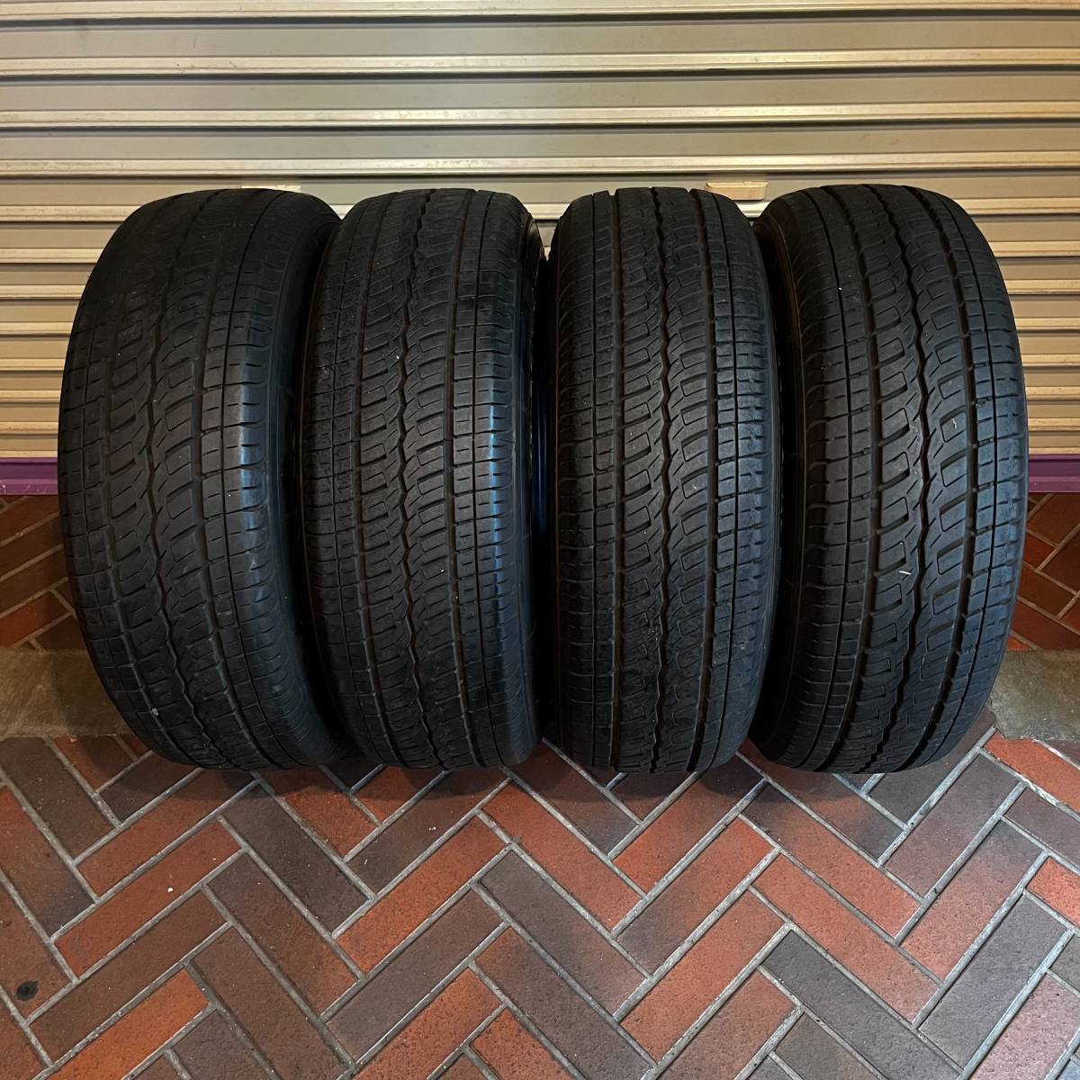 激安中古タイヤ TOYO H20 215/60R17 109/107R ホワイトレター 2018年製 