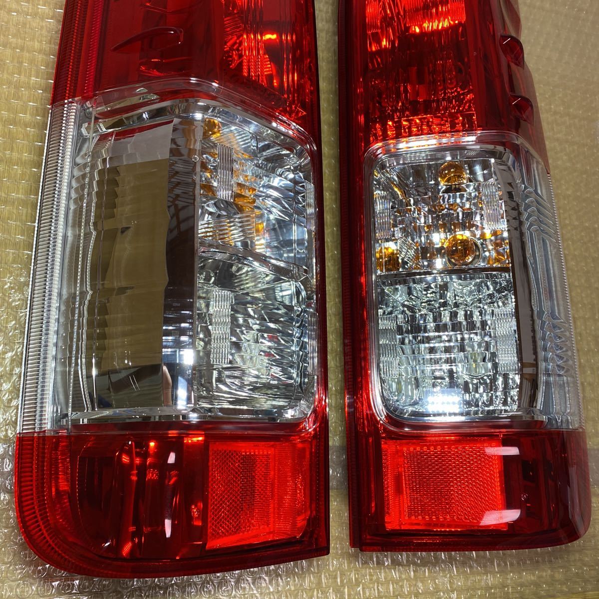 ☆ASSY 新車外し 美品 TOYOTA 純正 ハイエース 7型 テールランプ 左右