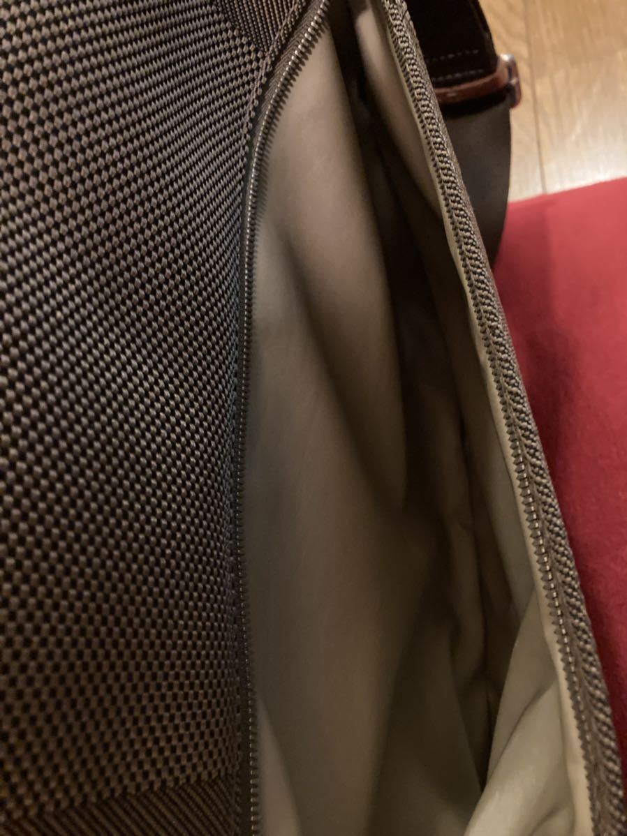LOUIS ダミエ VUITTON ルイ トリオ・メッセンジャー ヴィトン ダミエグラフィット グラフィット VUITTON)ルイヴィトン ルイ・ヴィトン(LOUIS 公式 ダミエ・グラフィット｜ルイ・ヴィトン ルイヴィトン ブラウン ジェイクメッセンジャー アマゾン