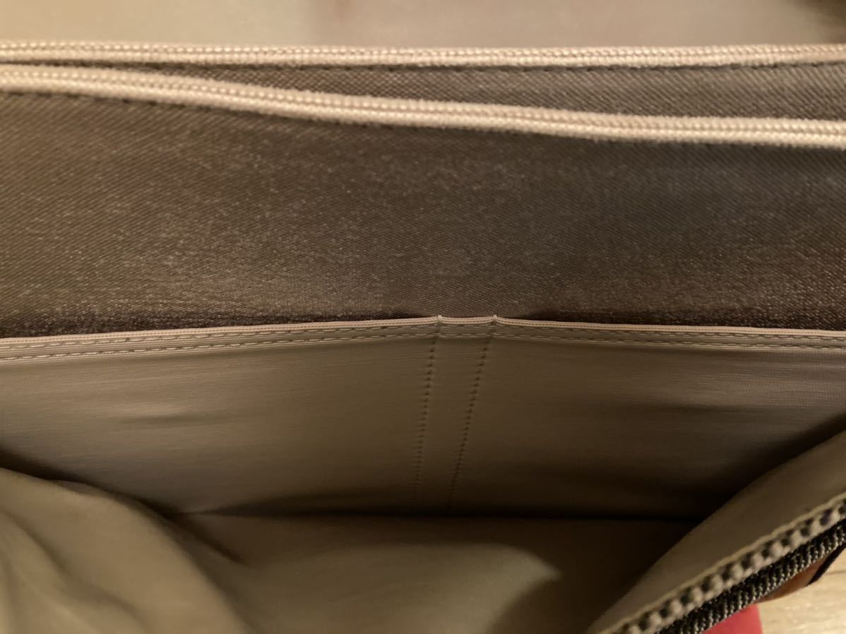 LOUIS ダミエ VUITTON ルイ トリオ・メッセンジャー ヴィトン ダミエグラフィット グラフィット VUITTON)ルイヴィトン ルイ・ヴィトン(LOUIS 公式 ダミエ・グラフィット｜ルイ・ヴィトン ルイヴィトン ブラウン ジェイクメッセンジャー アマゾン