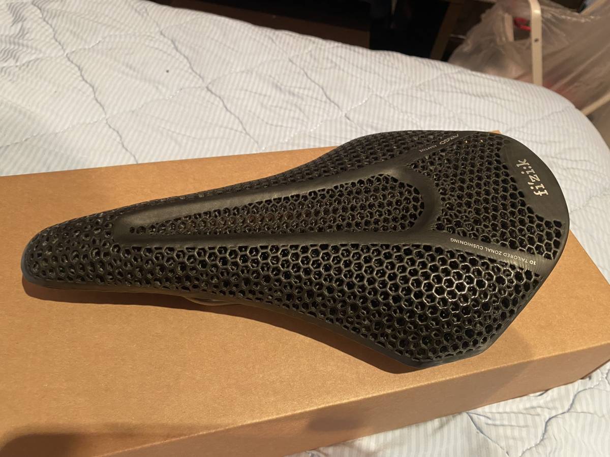 R3 Vento Argo Adaptive Saddle Fizik ARGO - fi'zi:k 140mm VENTO