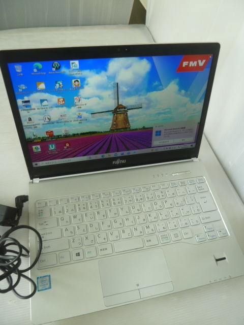E. 10. FUJITSU LIFEBOOK SH75/W FMVS75WWP Core i5 6200U 2.30GHz 4GB