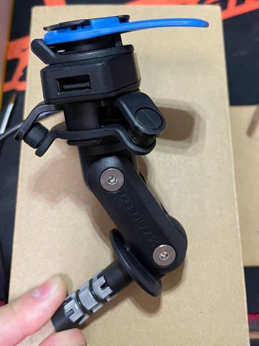 サーモス　シャトルシェフ　4.5L Quad Lock Quad Lock:クアッドロック バイク用 使用期間数回 綺麗 USB