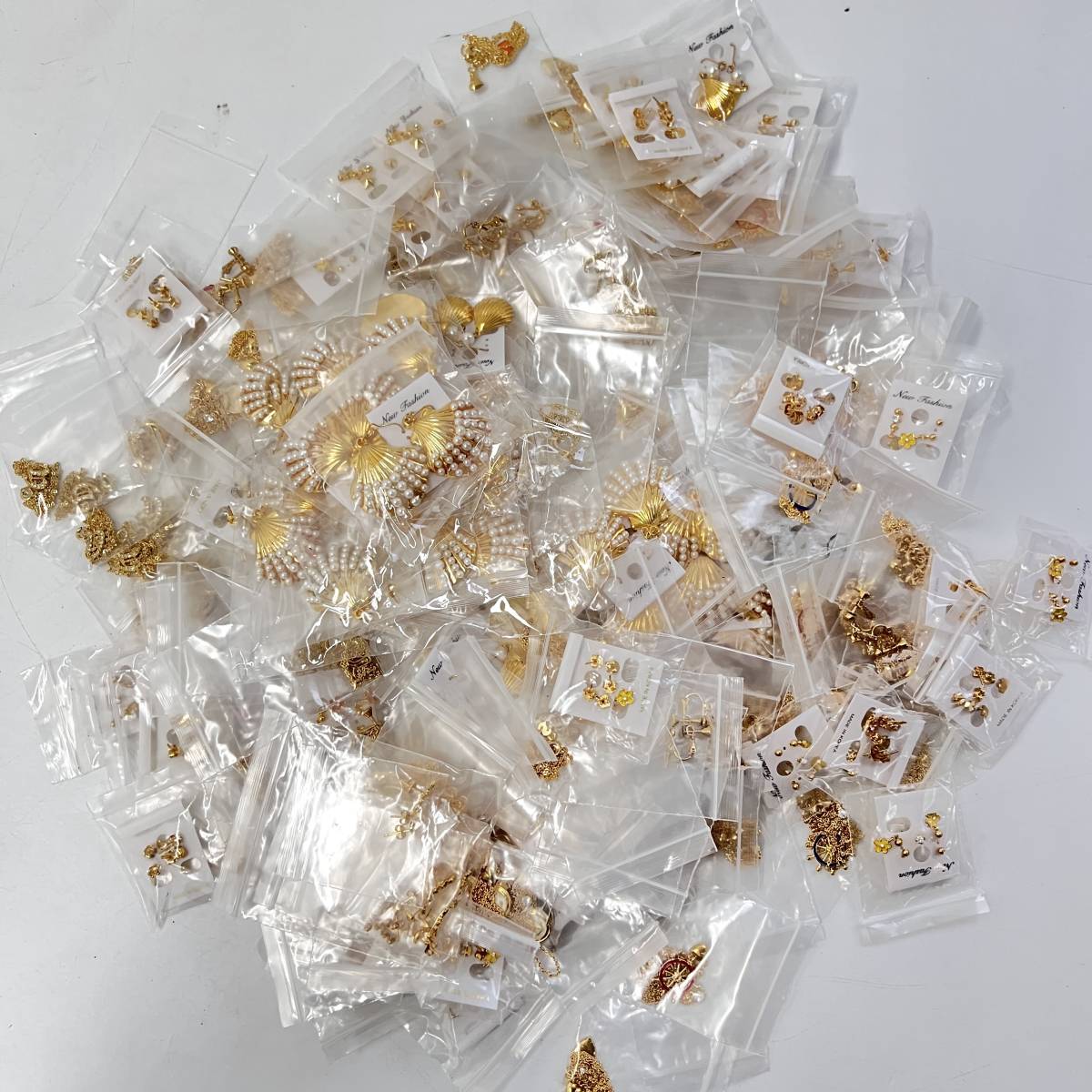 ZS】アクセサリー 大量まとめて 未使用パッケージ入 総重量約4.7kg