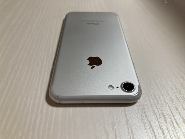 高品質，大得価】 ☆【23341OT】 完動品 au MNCF2J/A iPhone7 32GB