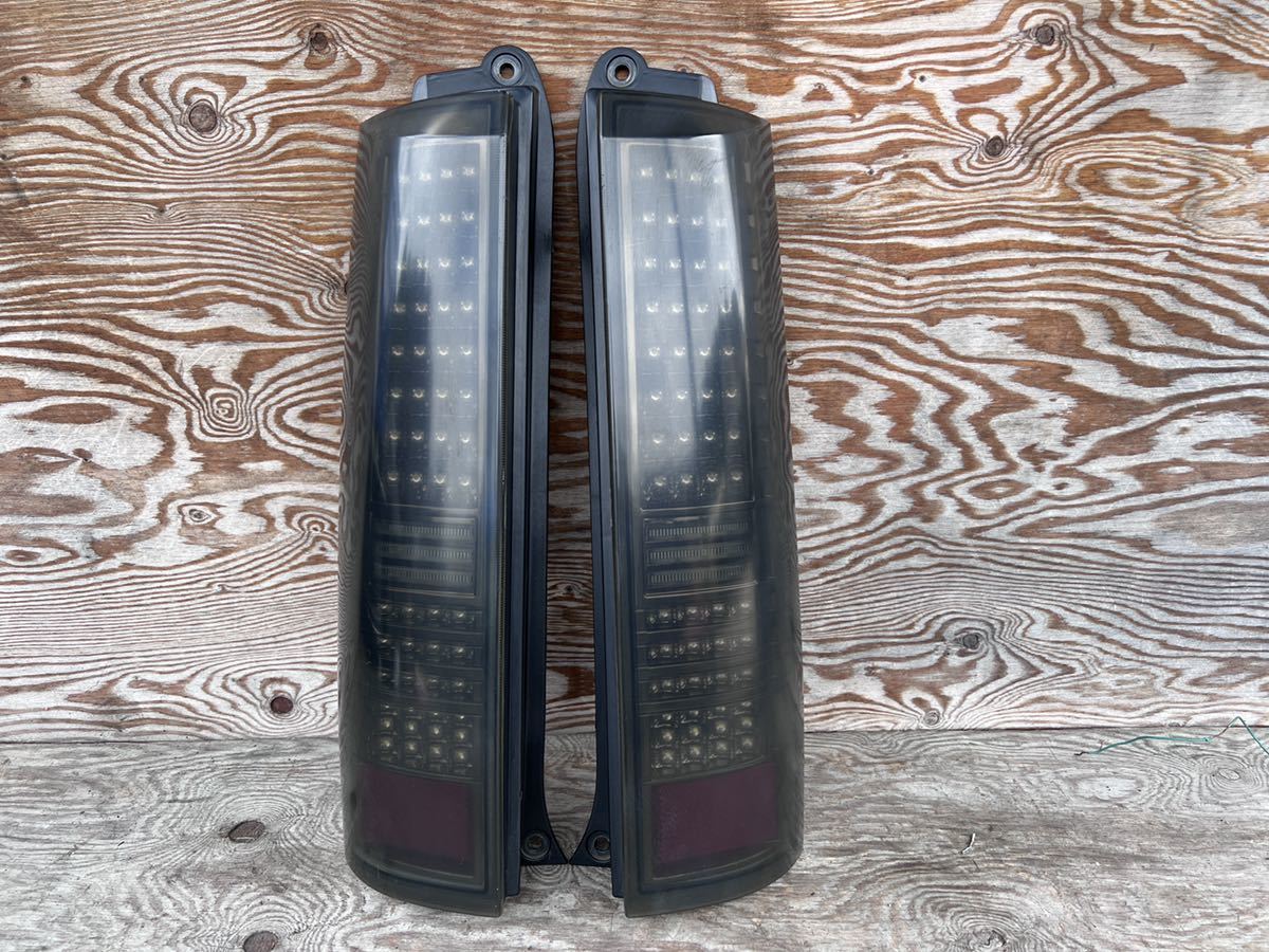 REIZ製 DA64W エブリィワゴン LEDテール　　　左右セット 　中古品 スズキエブリィワゴン 【DA64W】LEDテールランプ 左右セット純正中古品