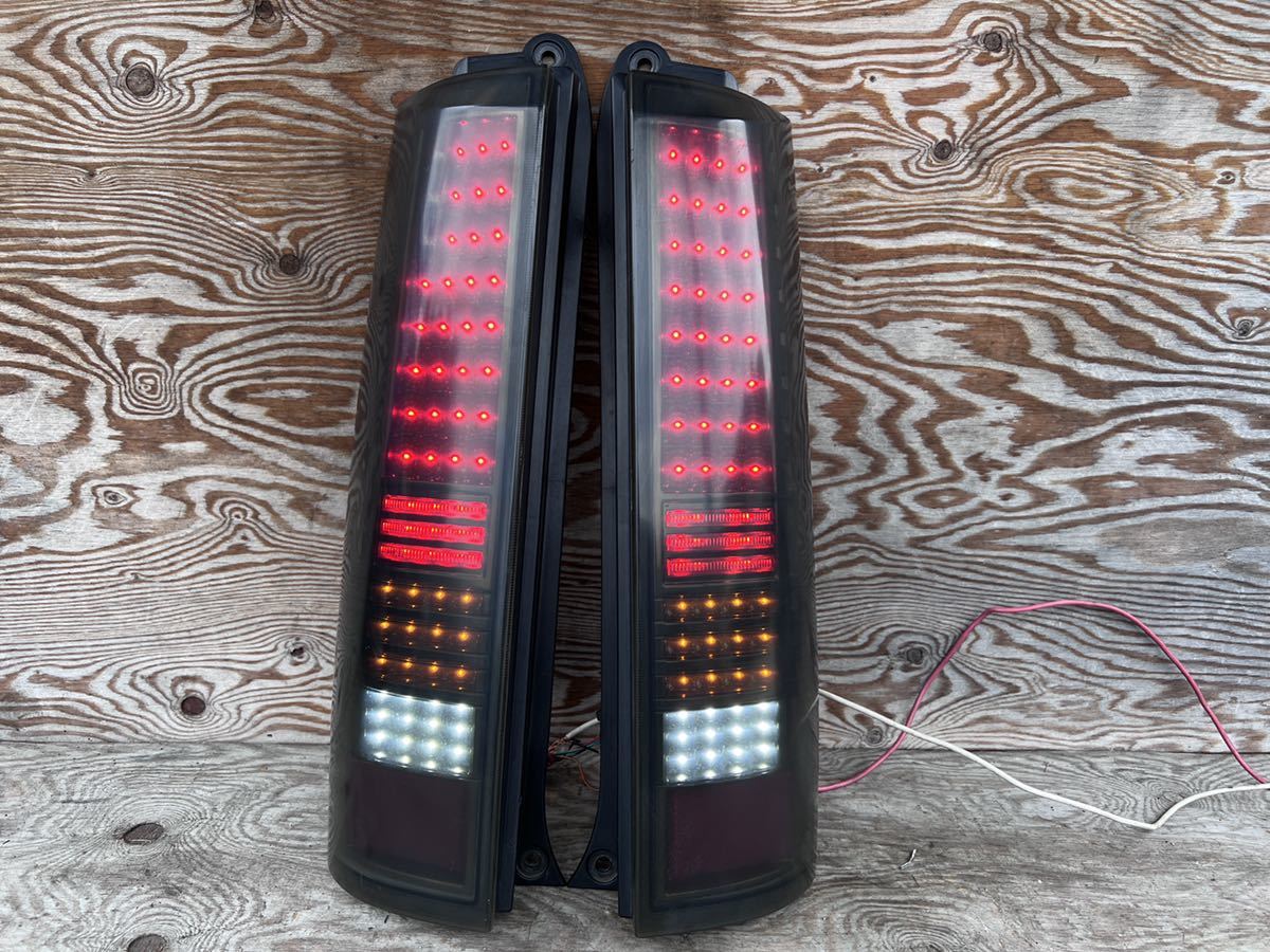 スズキエブリィワゴン 【DA64W】LEDテールランプ 左右セット純正中古品