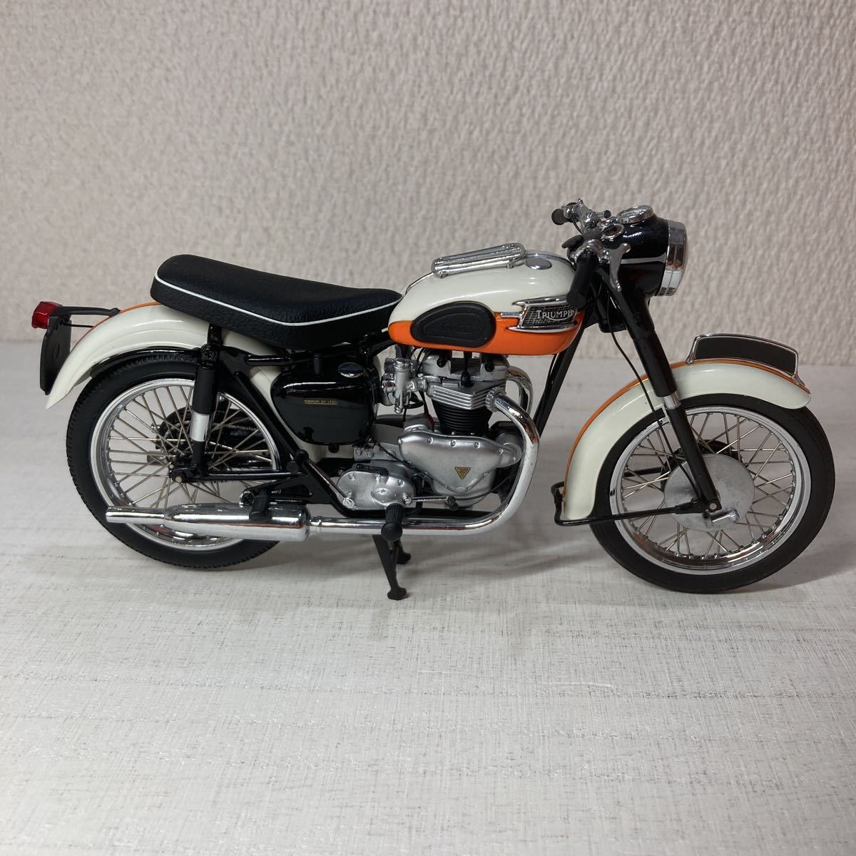 トライアンフ ボンネビル650 T120 1959 ホワイト／オレンジ