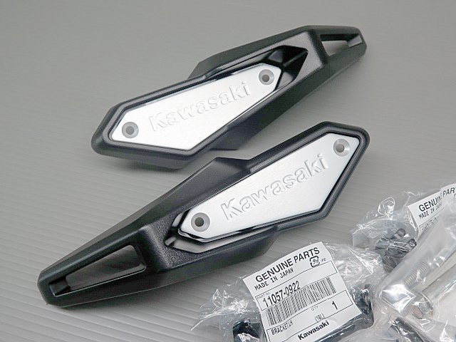 ☆『未使用品』 Z900RS (ZR900C) 純正オプション フレームスライダー