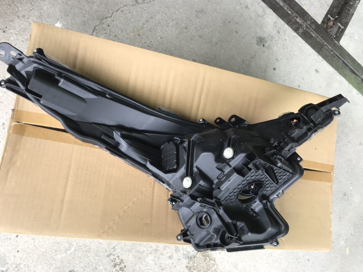 トヨタ車用プリウス５０系左ヘッドライトユニット プリウス LED ZVW50 前期 左 0 ヘッドライトユニット KOITO 47‐75 左