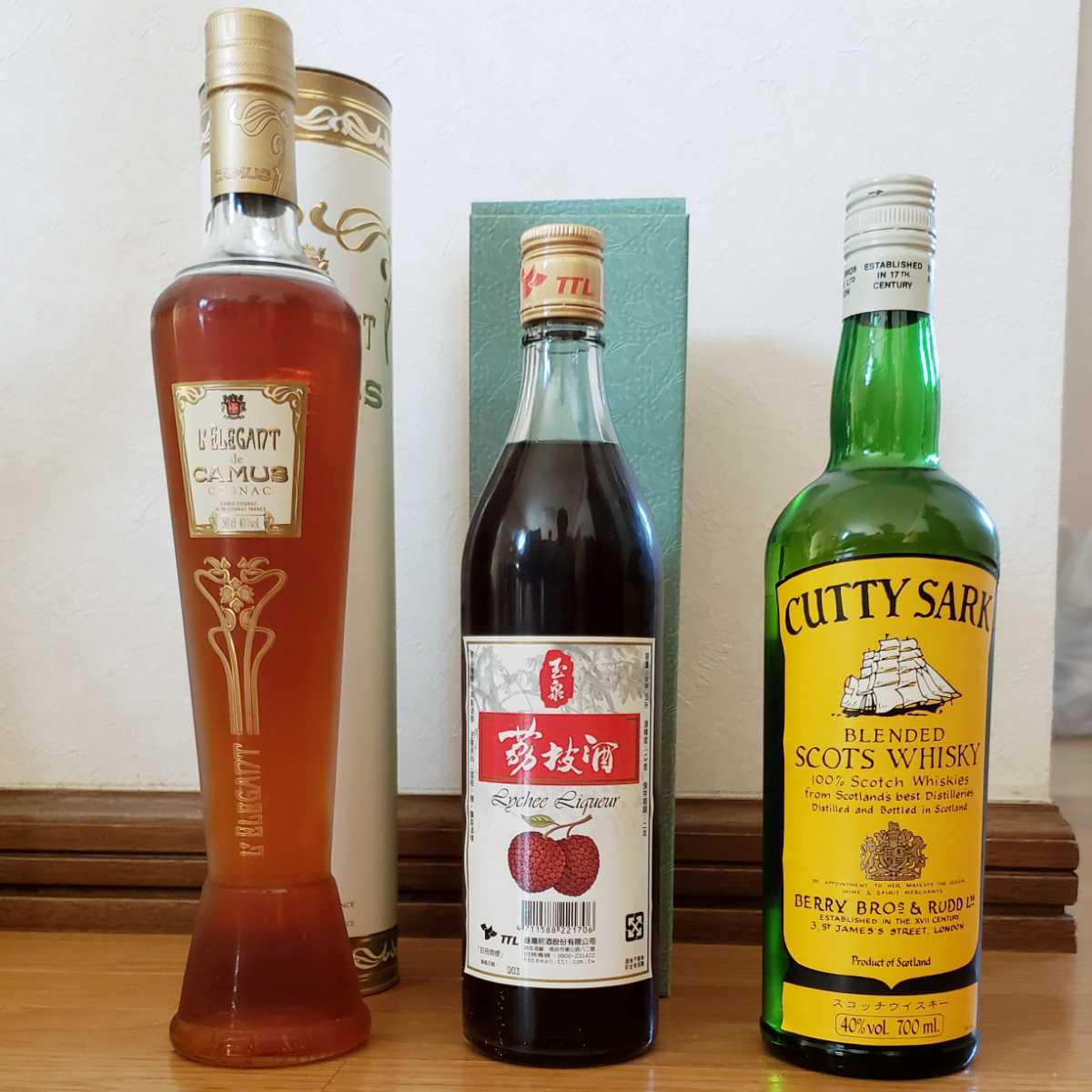 終売品(サントリーブランデーエクストラ & ベルズ12年スコッチ)2