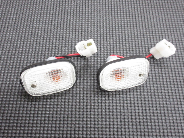 新品 ダットサントラック D21 用 サイドマーカー　クリア