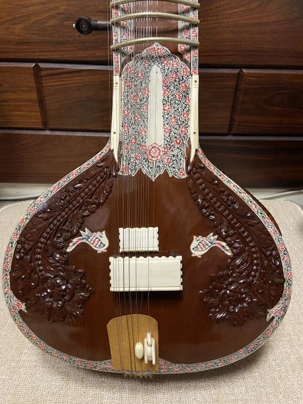 色*隊様 シタール インド民族楽器 ハードケース付 sitar KB0523 【念の為訳あり扱い】SITAR シタール インド 民族楽器 弦楽器