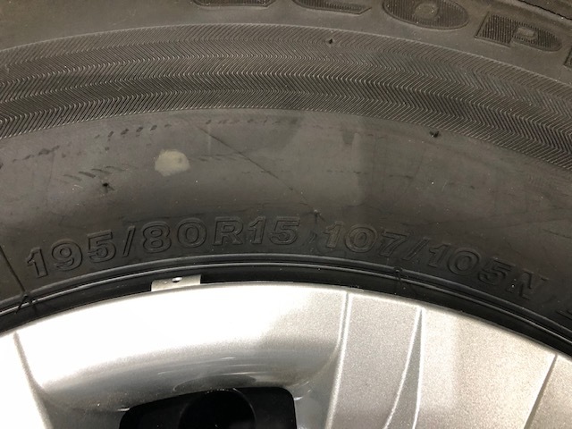 新車外し 2022年ハイエース 200系 ダークプライム 純正 ホイール