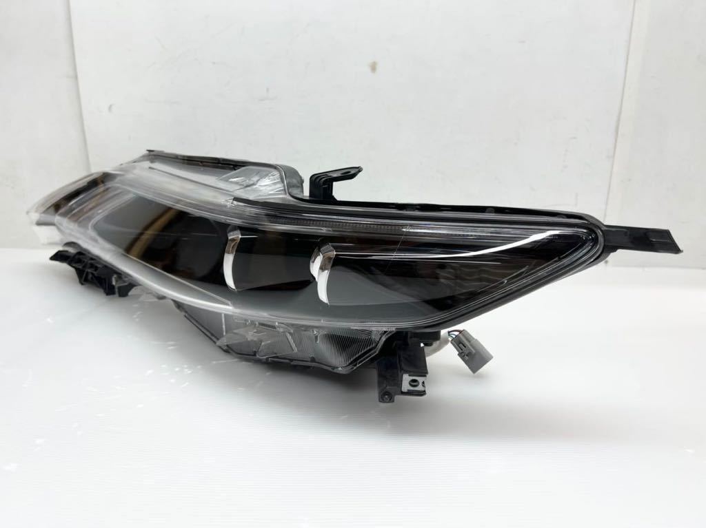 ハリアー 純正 ZSU65W 前期 ZSU60W 送料込 トヨタ 即決 KOITO ヘッドライト 左 AVU65W ☆ LED ハリアー型式：DBA-ZSU65W（トヨタ）のクルマカタログ｜中古車の ZSU60W⁄ZSU65W⁄AVU65W[前期
