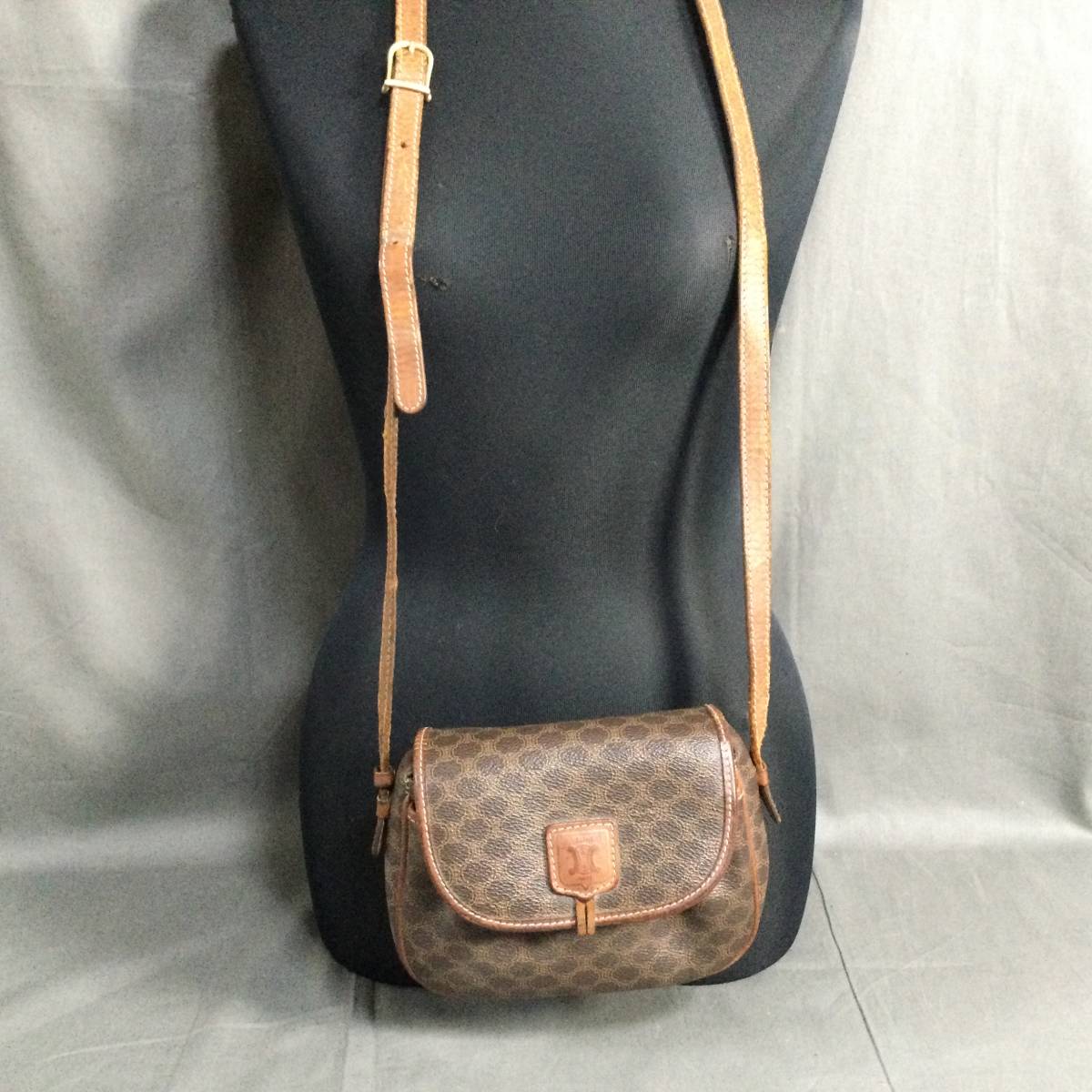 赤字超特価，セール $ 10/20 218760 CELINE セリーヌ ショルダーバッグ マカダム柄 ポシェット ブラウン系(ショルダーバッグ)｜売買されたオークション情報、yahooの商品情報をアーカイブ公開 - オークファン かばん、バッグ