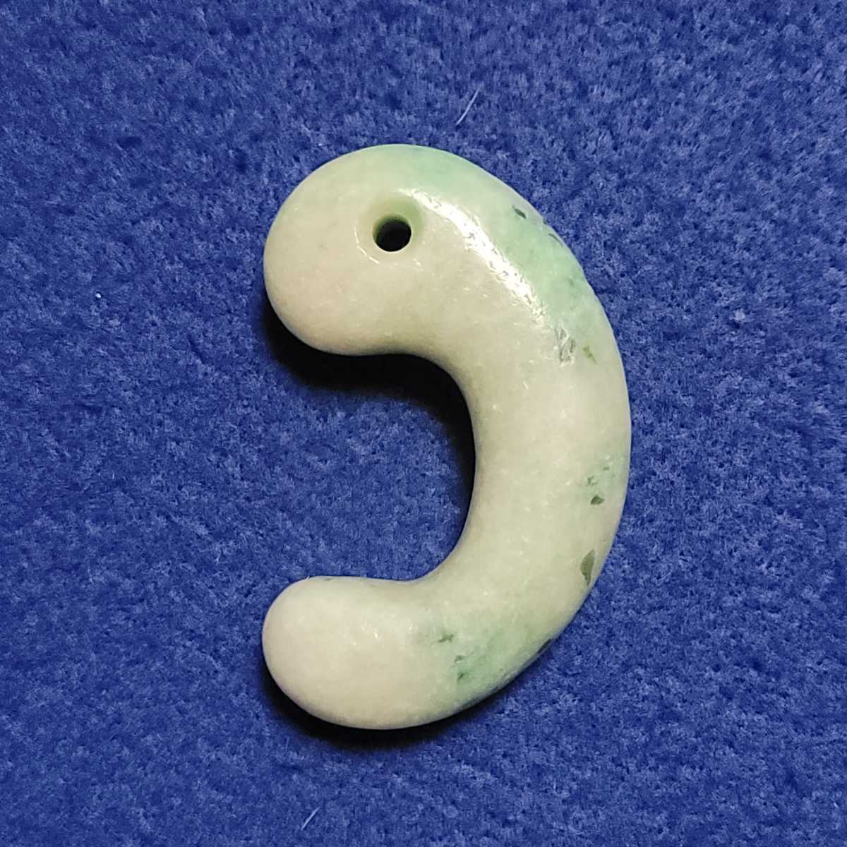 ■勾玉■古墳期■翡翠■マガタマ■土器、石器、矢じり、矢尻、ヤジリ、遮光器土偶、土偶、時代、古墳時代、埴輪、古墳、縄文、弥生■c93