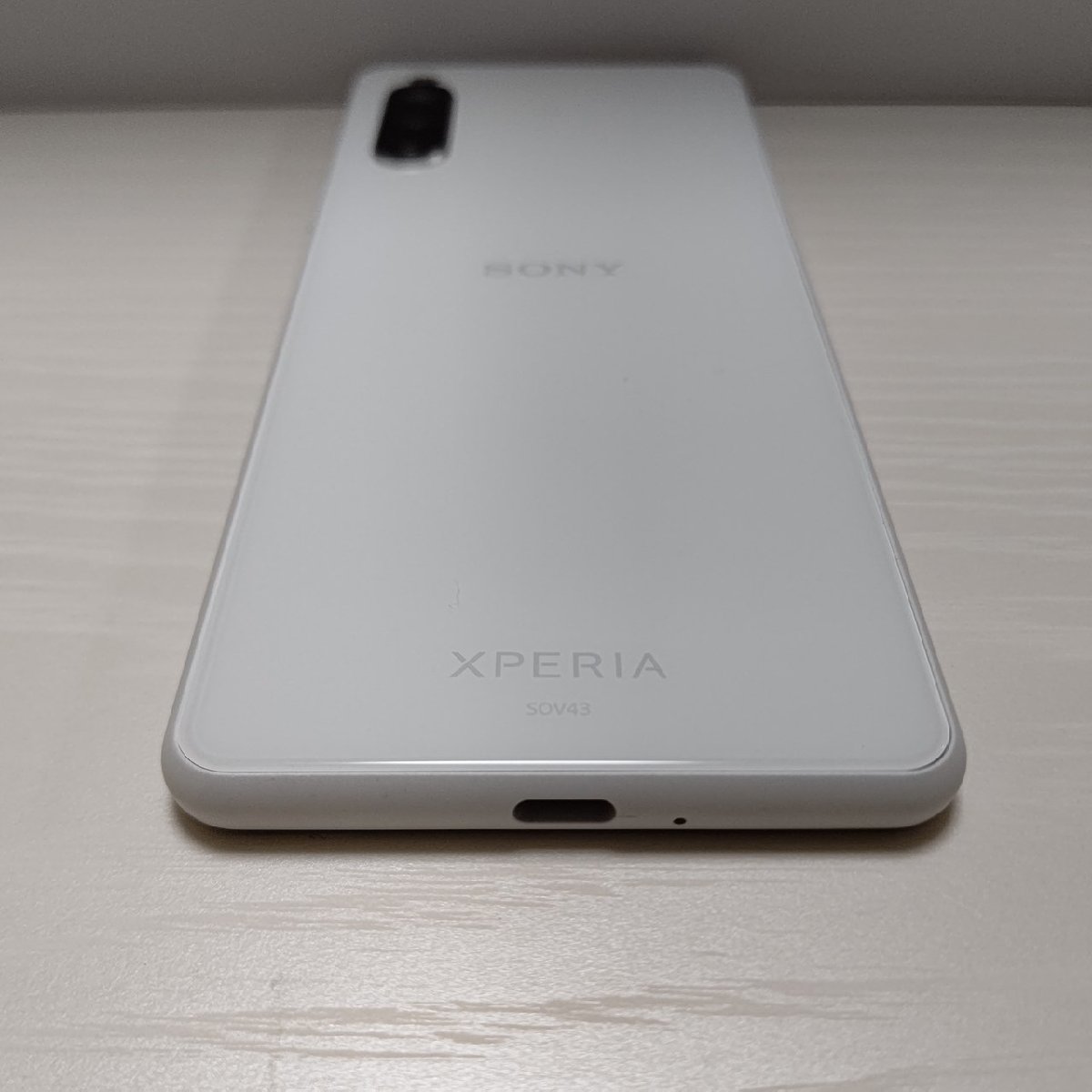 赤字超特価，安い ☆【24260WM】 美品 au SOV43 SONY Xperia 10 II