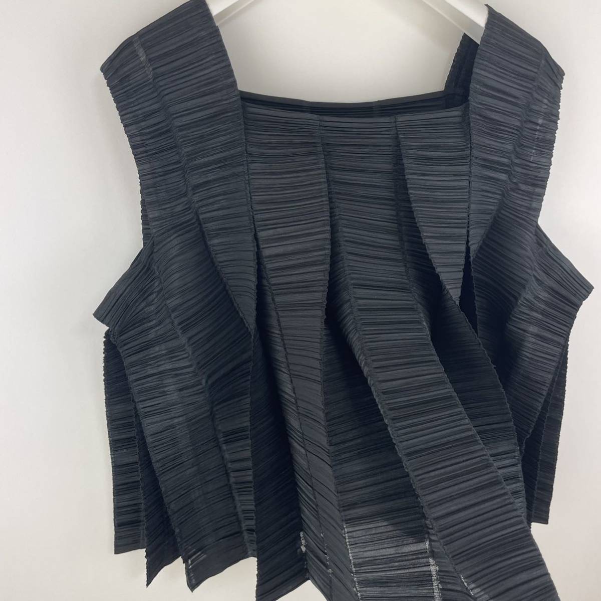 イッセイミヤケ ISSEYMIYAKE 変形タンクトップ トップス FIT INNER COLOR