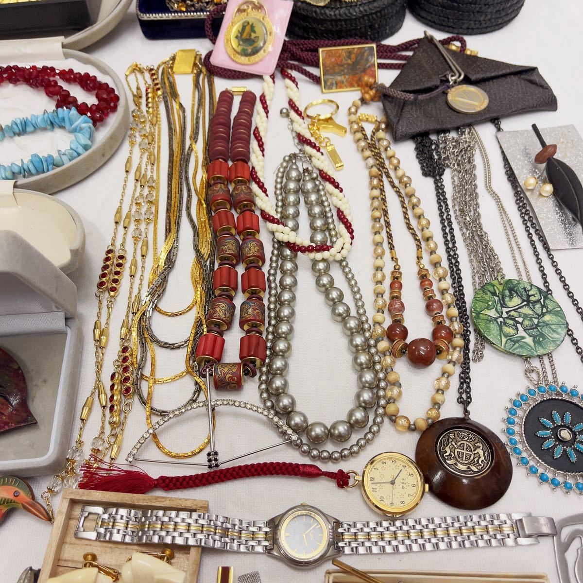 遺品整理 ヴィンテージアクセサリーまとめ 象牙調/ターコイズ /パール 遺品整理 ヴィンテージアクセサリーまとめ 象牙調/ターコイズ /パール