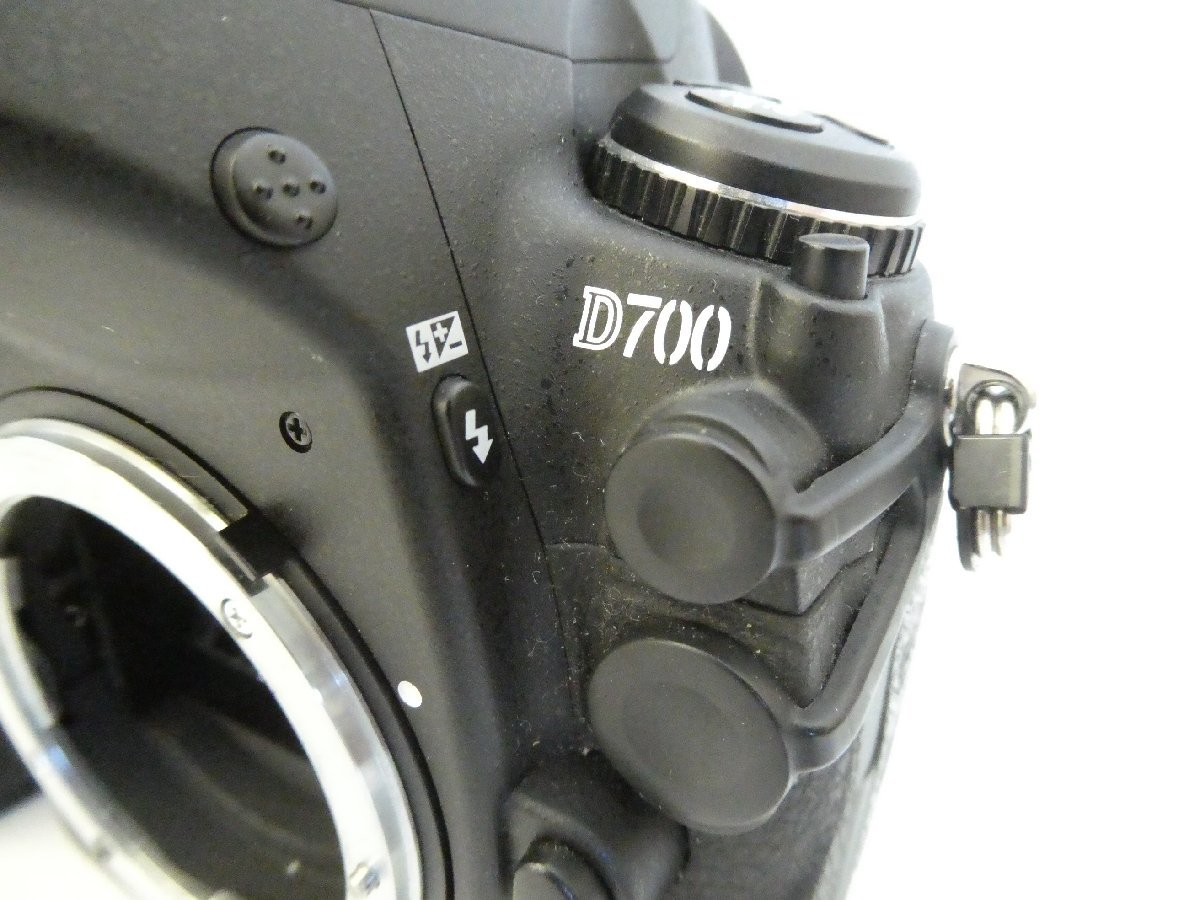 □ Nikon ニコン D700 ボディ デジタル 一眼レフカメラ / MB-D10