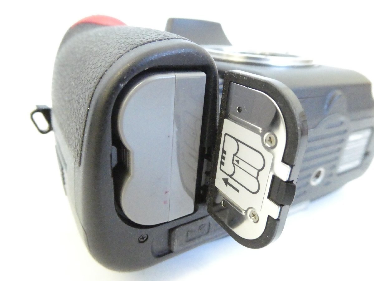 □ Nikon ニコン D700 ボディ デジタル 一眼レフカメラ / MB-D10