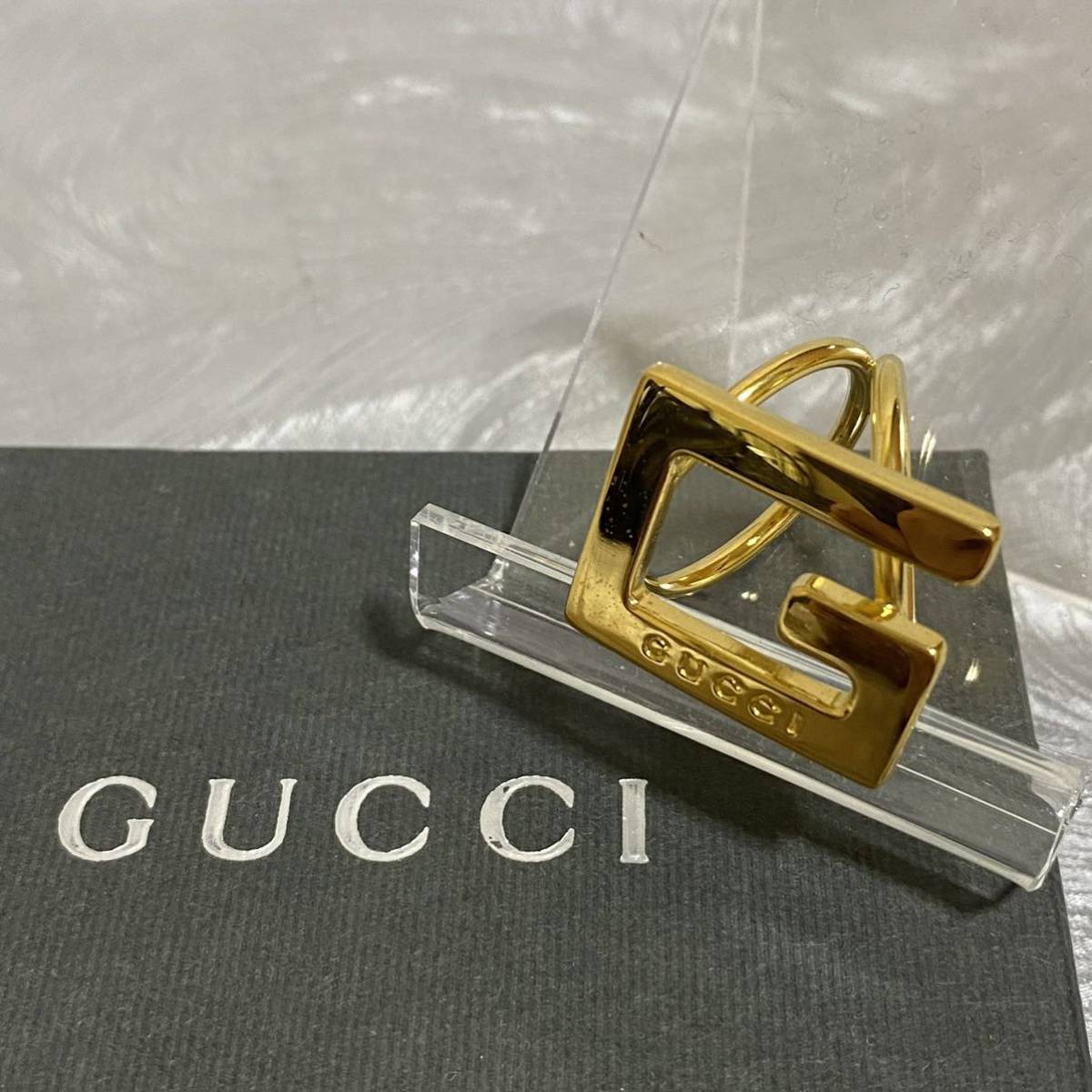 豊富な，HOT GUCCI グッチ スカーフリング ゴールド ロゴ刻印 Gロゴ イタリア製 箱付き 1円〜(服飾小物)｜売買されたオークション情報、yahooの商品情報をアーカイブ公開 - オークファン 服飾小物