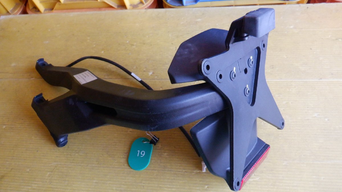 美品！ドカティ☆スクランブラー☆純正リアフェンダーステー スクランブラー ドゥカティ Scrambler バイク 565.1.074.1B 取り外し
