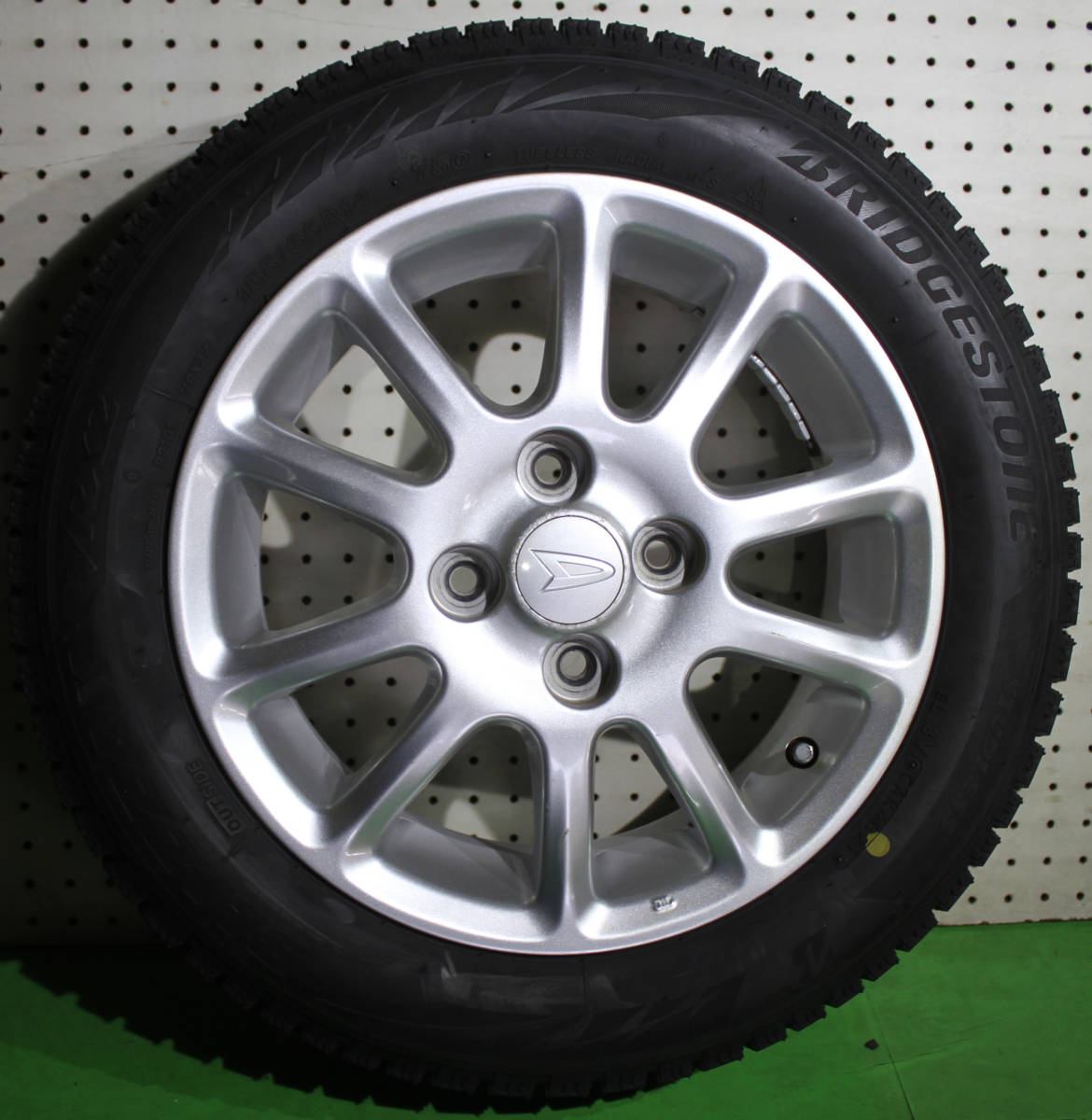 軽自動車　スタッドレスタイヤ+ダイハツ純正アルミホイール　4本セット☆ブリジストン　VRX　155/65R14　2018年製　PCD100　4孔　バリ山