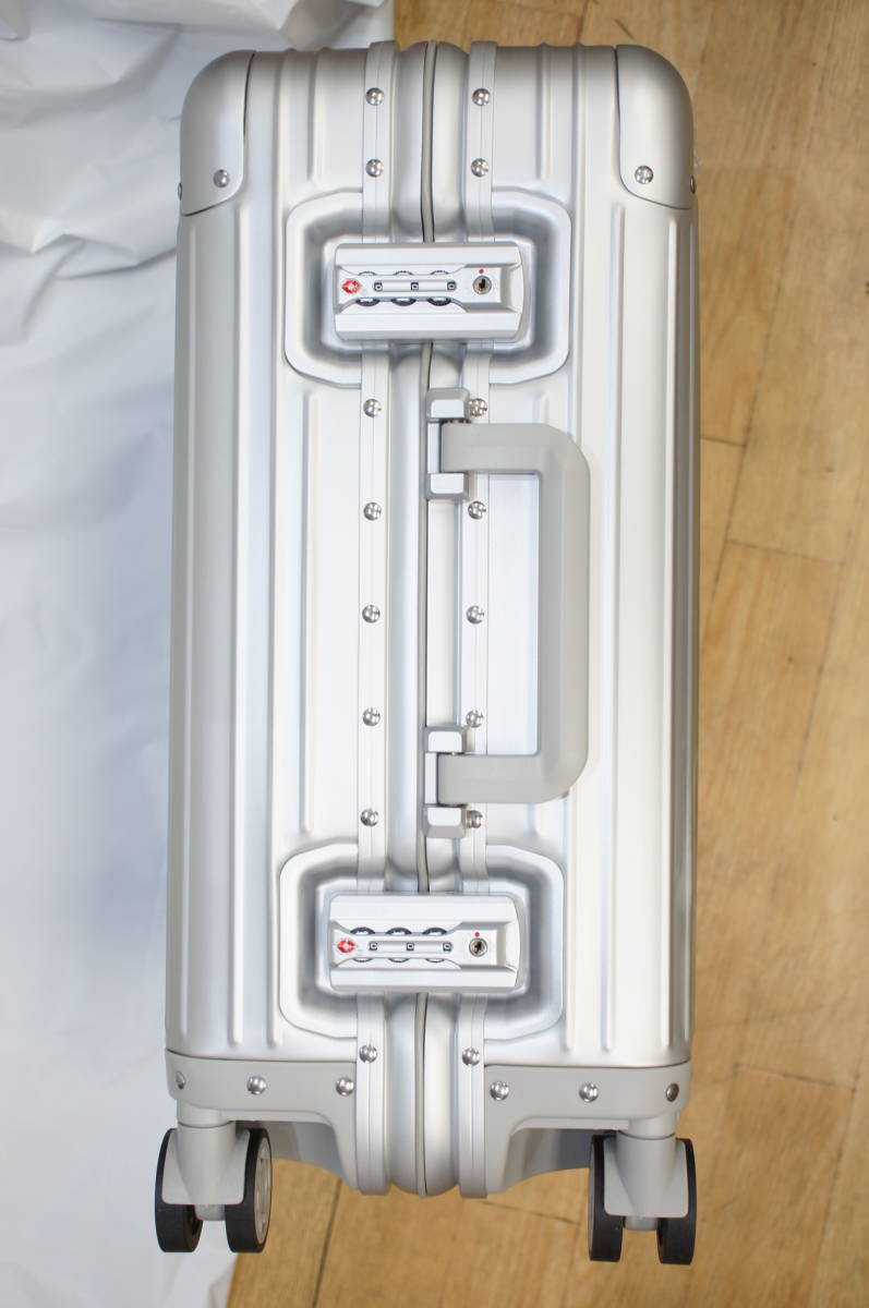 ⭐︎Toshiメルセデス・ベンツ アルミスーツケース 32L 非売品 未