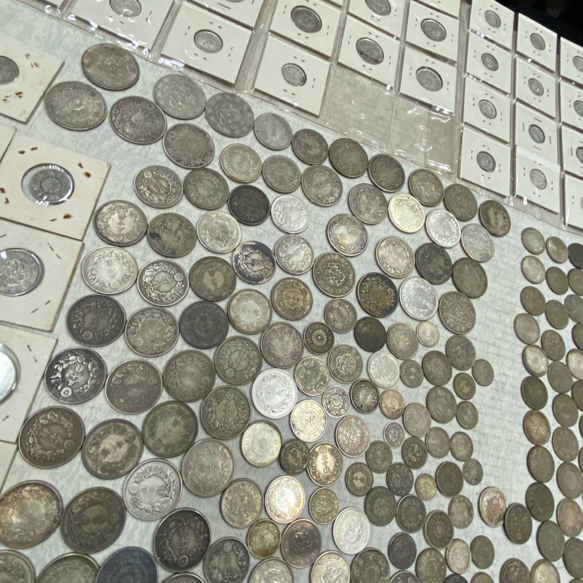 古銭 銀貨 まとめ 超大量 旭日 竜 小型 50銭 20銭 10銭 1.6kg以上 昔のお金 貨幣 アンティーク 骨董品 戦前 明治 大正 昭和 近代 /A1263 旭日 古銭 旭日竜 23枚 M37802☆古銭 ミスターコインズ