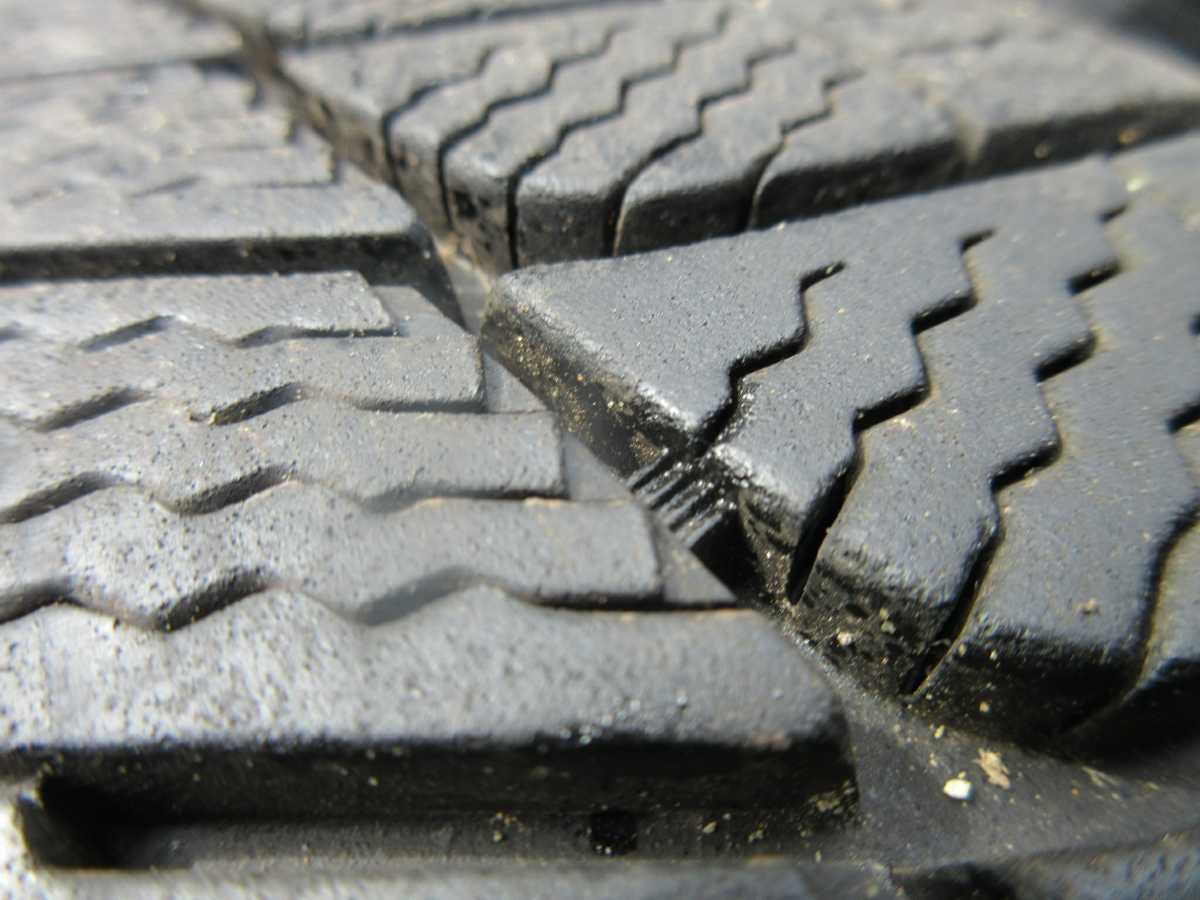 希少冬用 レアマイスター ルーチェ インパクト 超溝 X-ICE3+ 225/45R18 