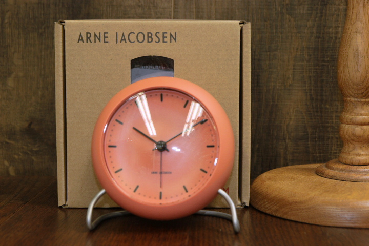 新品 国内正規品 ARNE JACOBSEN (アルネヤコブセン) テーブルクロック