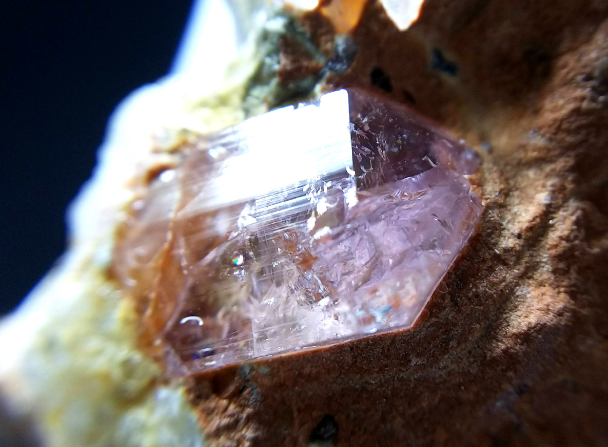 ピンクトパーズ 黄玉 結晶 原石 標本 約203ct パキスタン・Katlang産 2