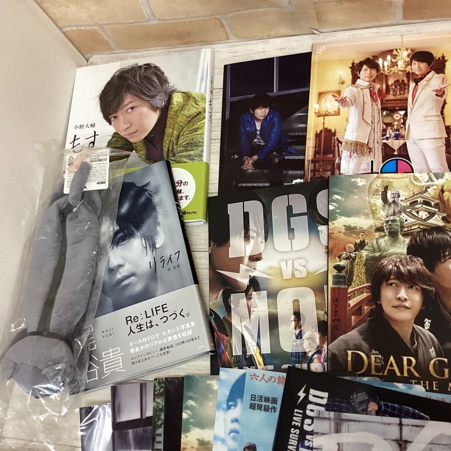 現状】 男性 声優 グッズ まとめ売り DVD 写真集 ブロマイド 缶バッジ 