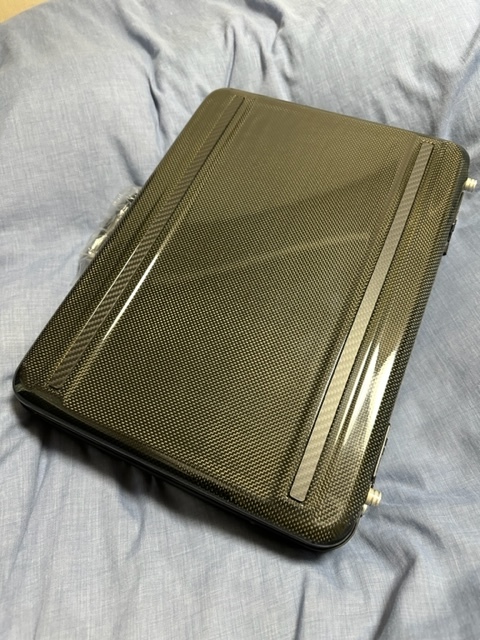 リアルカーボンアタッシュケース：未使用品