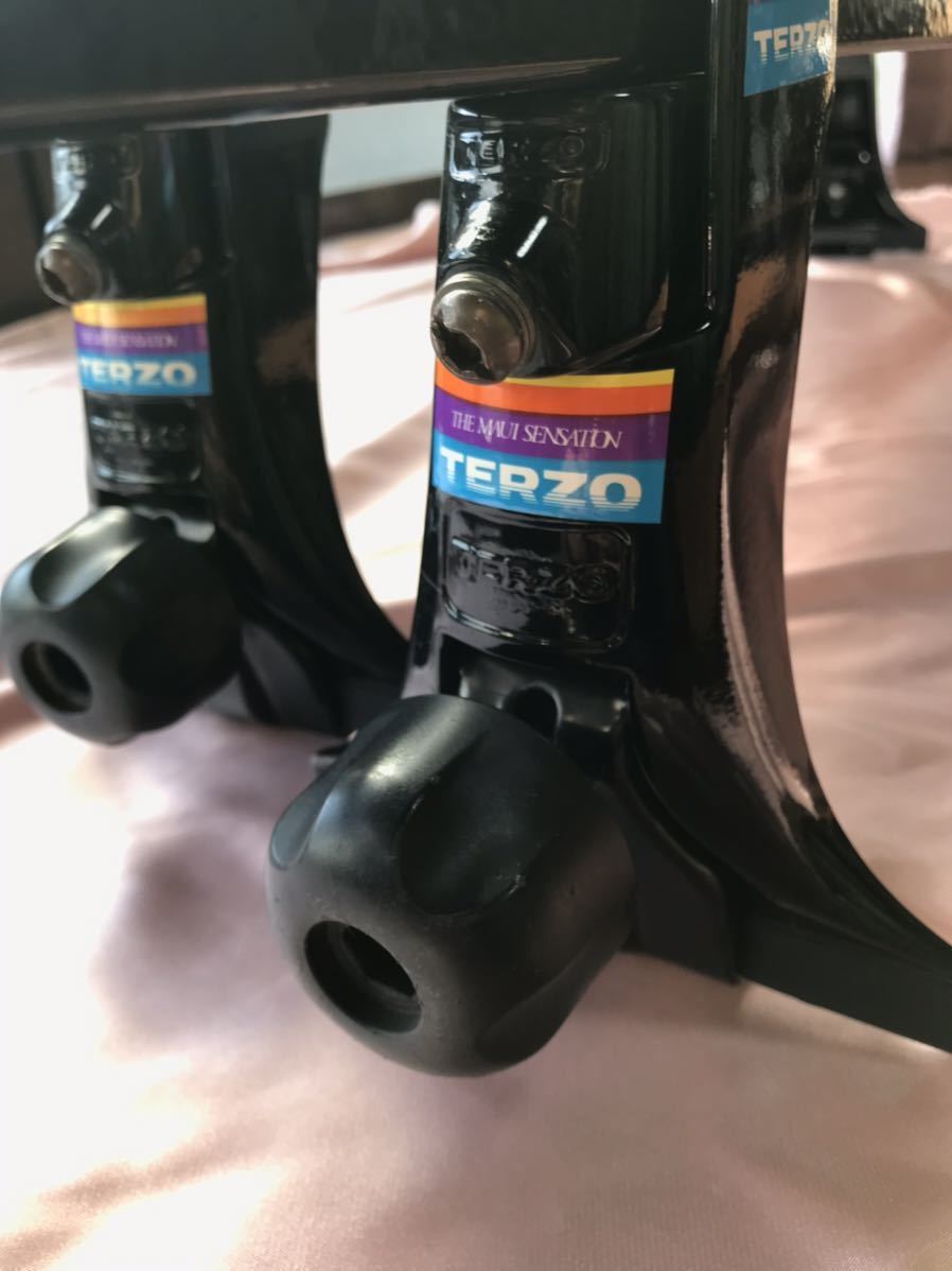 TERZO ベースキャリア ルーフ　テルッツォ　PIAA THE MAUI SENSATION バーの長さ:約128cm 取付ホルダーNO.337 Terzo テルッツォ (by EB92AB 型式 PIAA株式会社｜TERZO（テルッツォ）｜業務用キャリア製品情報