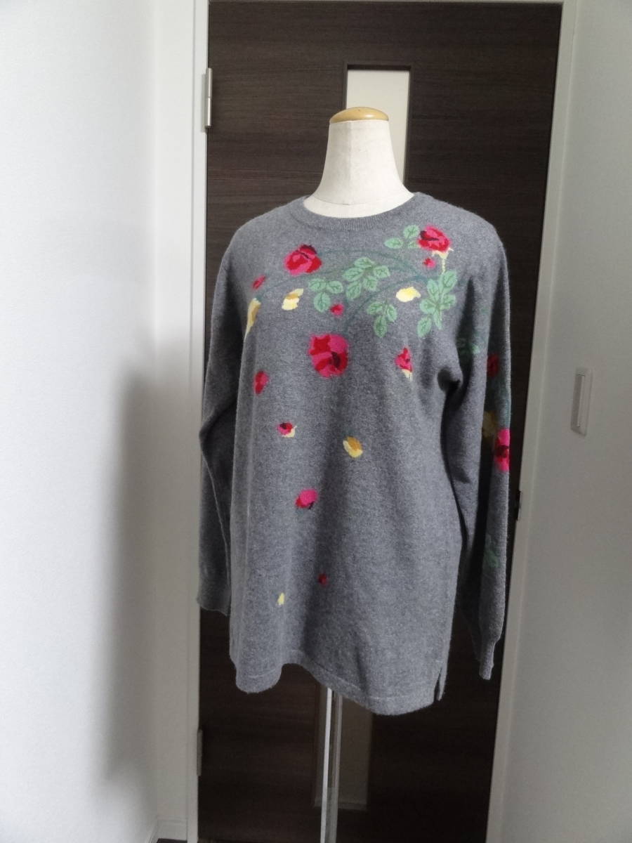 ★上質カシミア100★柄が織り込んである丈長めトップス★華やかな薔薇柄★袖にも柄★