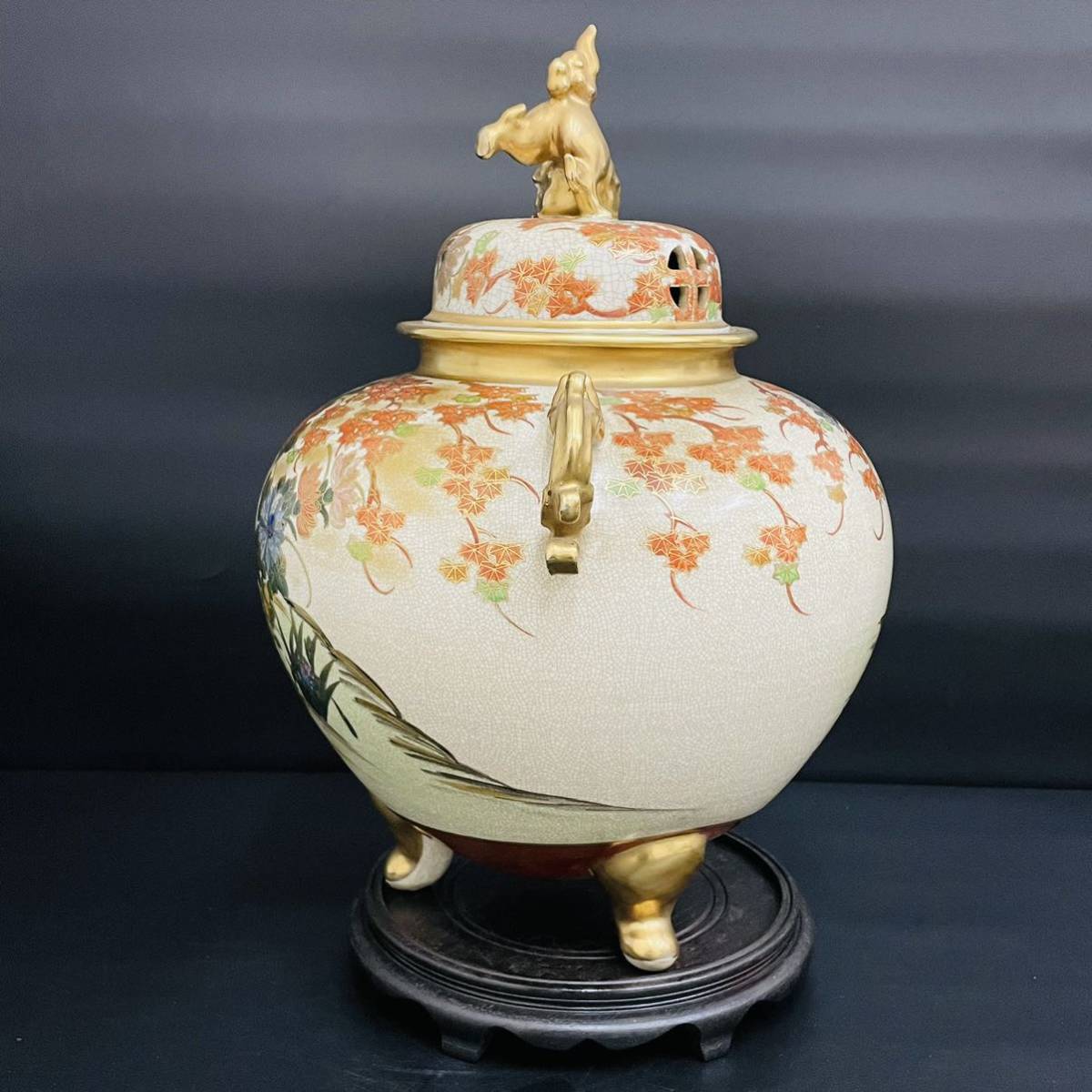 薩摩 大花瓶 扇面 金彩 獅子 双耳 連山 花鳥図 花瓶 飾壺 薩摩焼 薩摩焼 丸十字 大花瓶 壺 金彩 色絵 花鳥図 双獣耳 獅子 大壺 唐木 台
