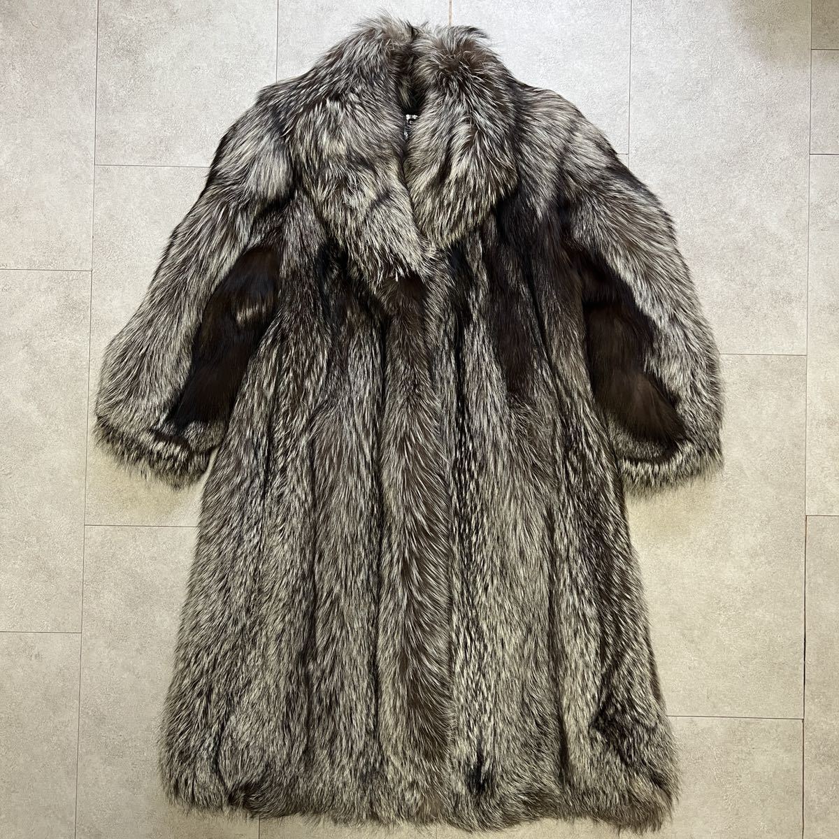 希少✨サガフォックス 銀サガ 本毛皮 リアルファー コート ブルーフォックス 極美品 最高級 SAGA FOX サガフォックス ロングコート 極厚 エンバ 毛